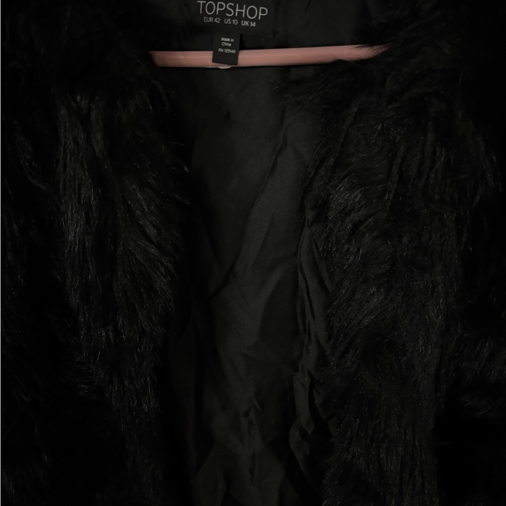 Topshop Elegant Black Fur vest - Picture 2 of 5